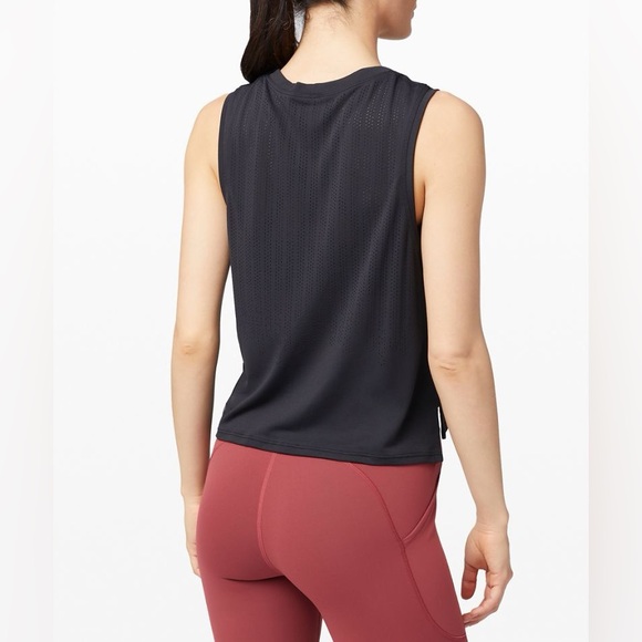 Lululemon Train to Be Tank in Rain Stripe Black - Size 4 - Picture 2 of 9
